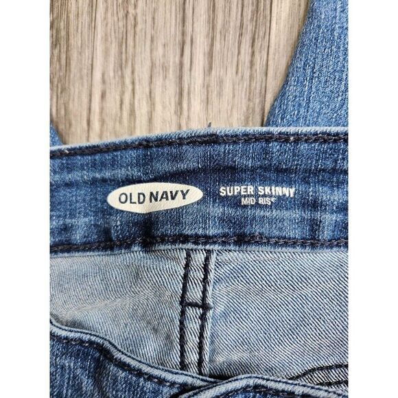 (3/$35) Old Navy Size 4 Pockets Super Skinny Mid Rise Whiskered Denim Blue Jeans - Picture 4 of 11